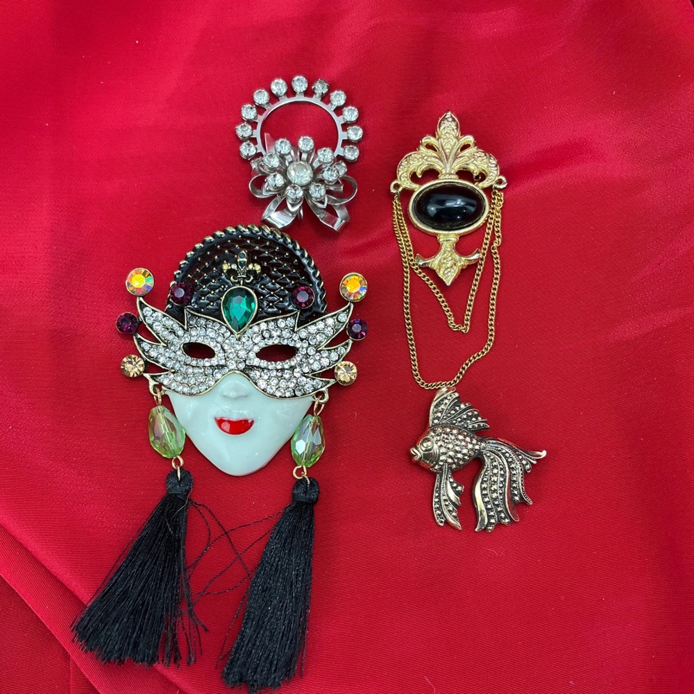 Vintage Bergere Fleur de Lis Brooch Set Gold‎ Silver Tone Rhinestone Fish 3pc